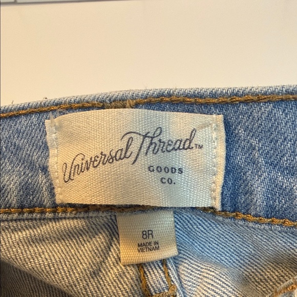 Universal Thread Light Wash 90s Straight Jeans - Picture 2 of 6